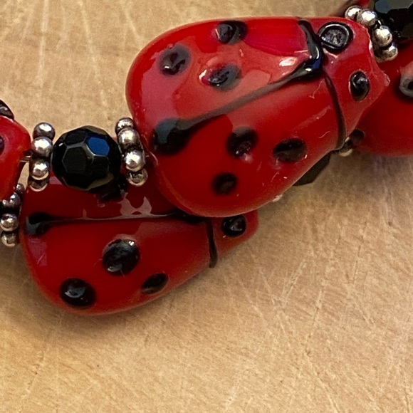 Beautiful lampwork ladybug wraparound bracelet - Picture 7 of 8